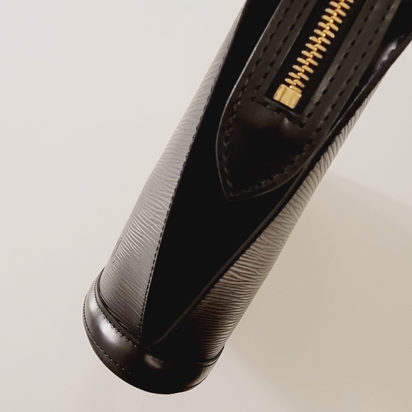 LOUIS VUITTON Blk EPI Leather ST JACQUES EXCELLENT Condition - Picture 7 of 13